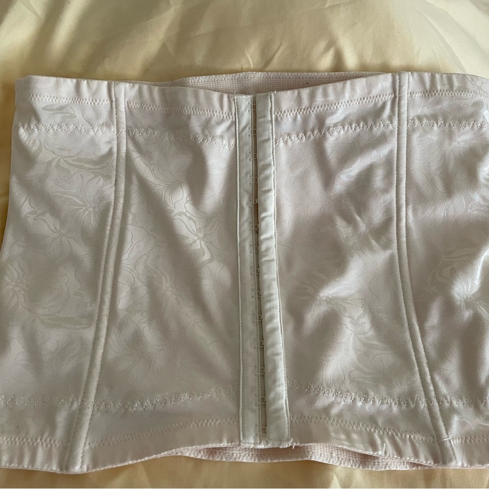 Flexees Waist Cincher. 2X. Never Worn